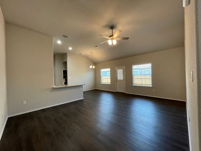 Building Photo - TOWNHOME FOR RENT