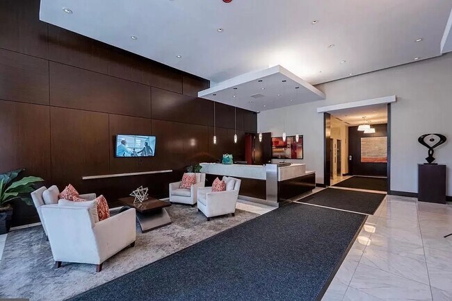 Lobby with 24/7 concierge - 475 K St NW