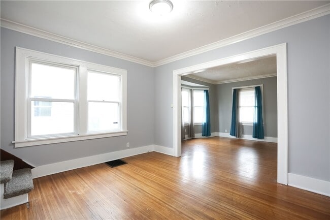Building Photo - 506 Melville St