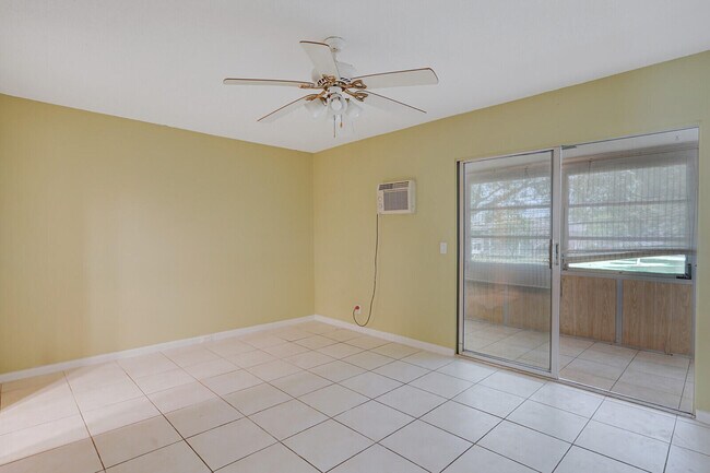 Building Photo - 177 Newport Dr