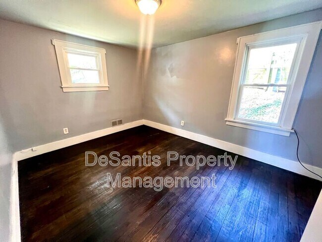 Building Photo - 506 Ninth St