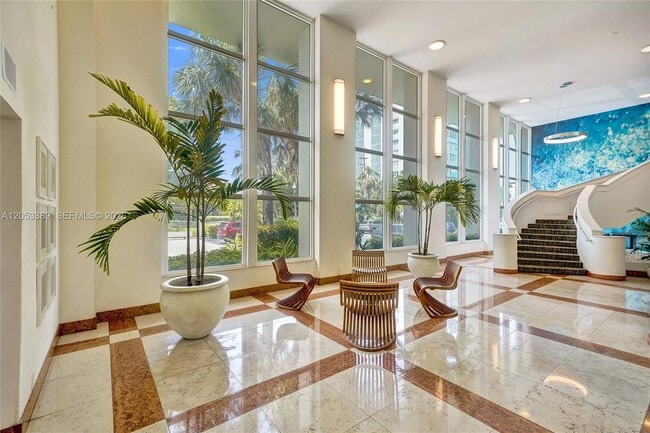 Building Photo - 10350 W Bay Harbor Dr