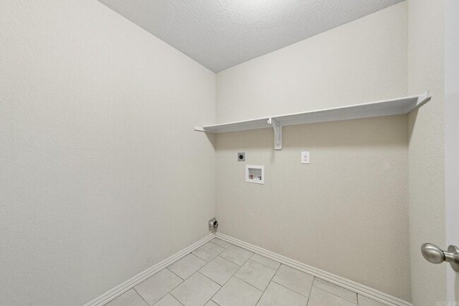 Building Photo - 17317 Crooked Oak Dr