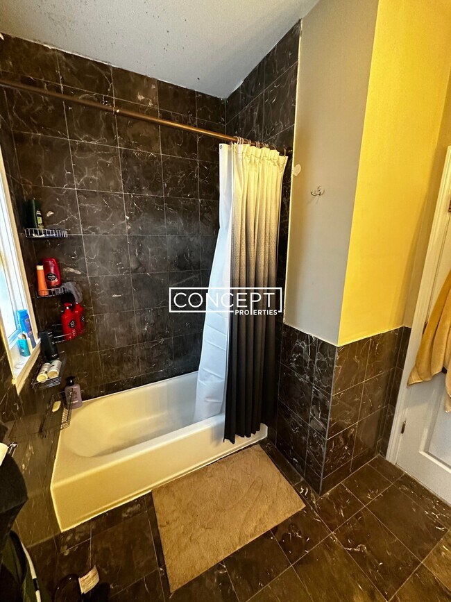 Building Photo - 47 Hillside St