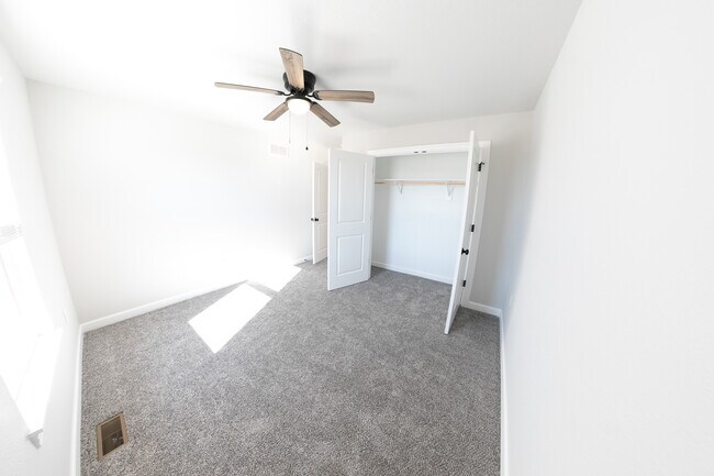 Building Photo - 374 SE 95th Rd