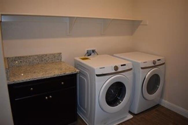 Building Photo - 2430 Quesada Dr