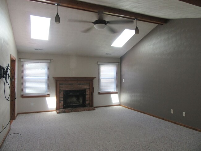 Building Photo - Deep Creek