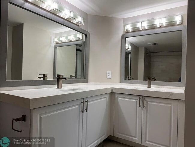 Building Photo - 1010 Seminole Dr