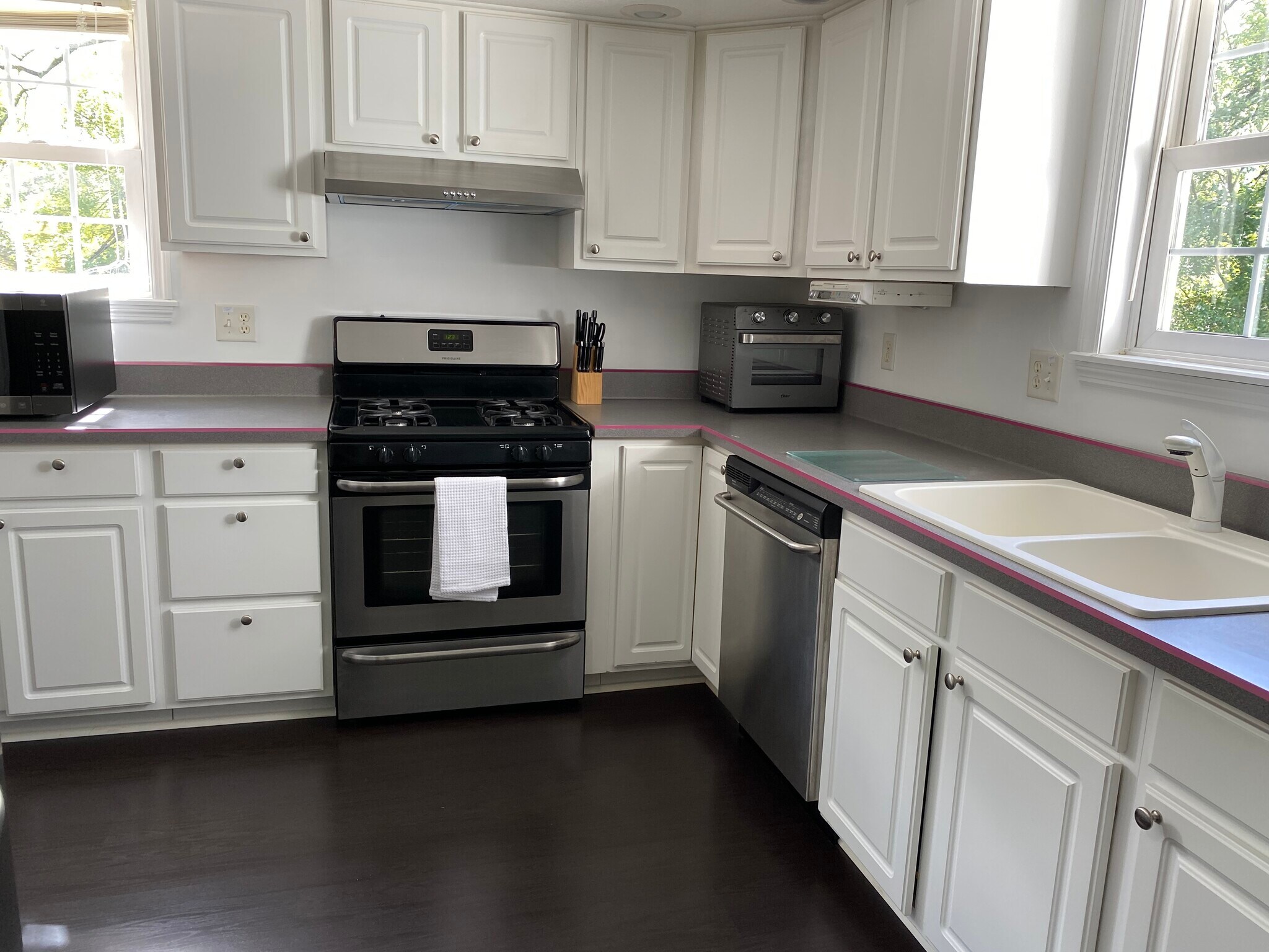 Building Photo - 126 Park Dr