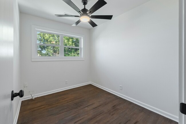 Building Photo - 12 Grove St