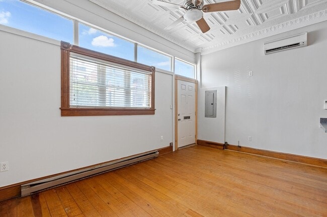 Building Photo - Heart of the Fan "True Studio" Apartment f...