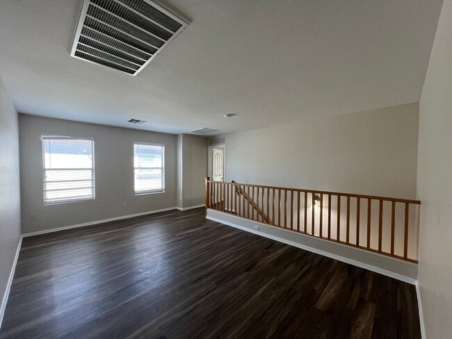 Building Photo - Highly desirable Spectrum community