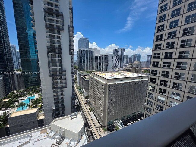 Building Photo - 300 S Biscayne Blvd