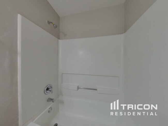 Building Photo - 145 Willow View