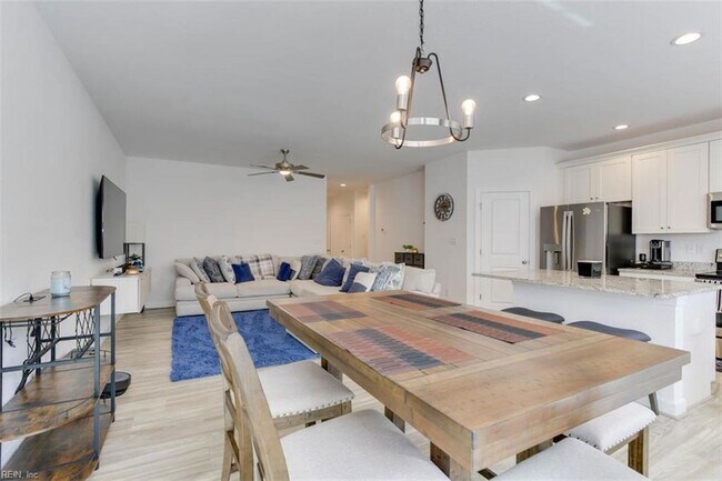 Building Photo - 2416 Trafton Pl