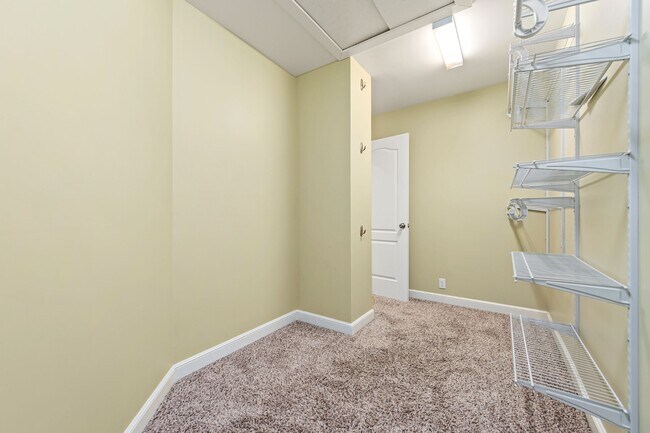 Master Closet - 430 3rd Ave