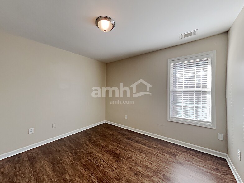Building Photo - 3815 Hawk Tail Dr