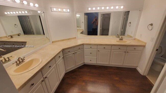 Building Photo - 9073 Vineyard Lake Dr