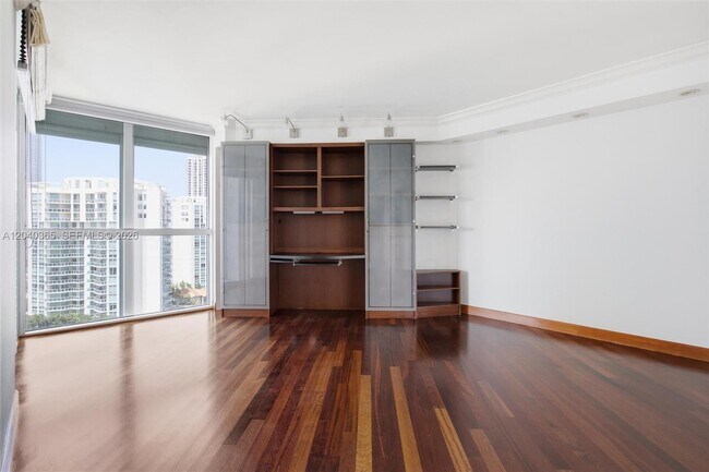 Building Photo - 16500 Collins Ave