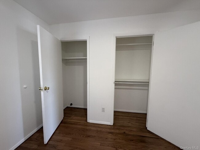 Building Photo - 355 Bayville Ave