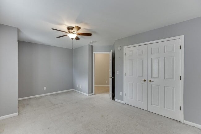 Building Photo - 2885 Towne Village Dr NW