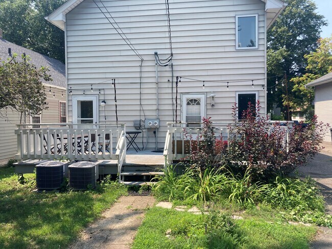 Building Photo - 2321 Quincy St NE