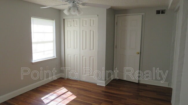 Building Photo - 5347 Baycrest Rd