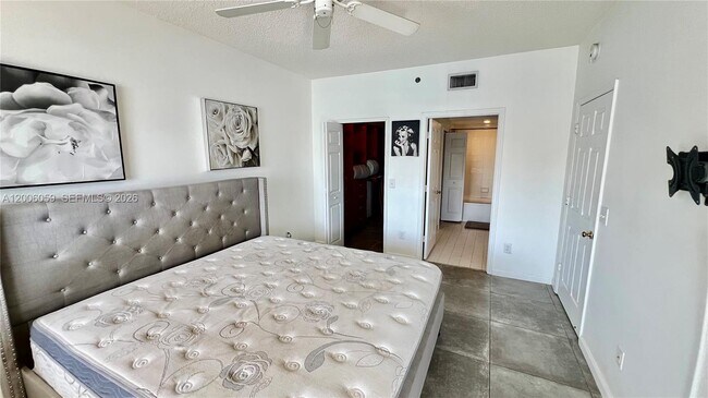 Building Photo - 3255 NE 184th St