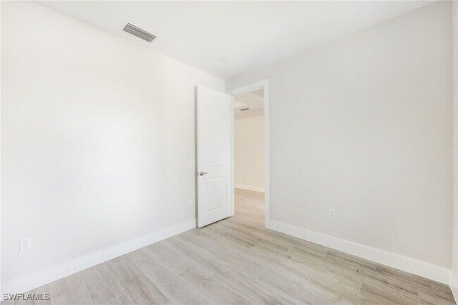 Building Photo - 4672 25th Ave SW