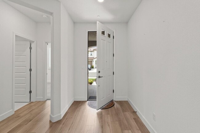 Building Photo - 3 YEARS NEW, BUILT BY LENNAR HOMES, 4 BED, 3 BATH, 2 CAR GARAGE