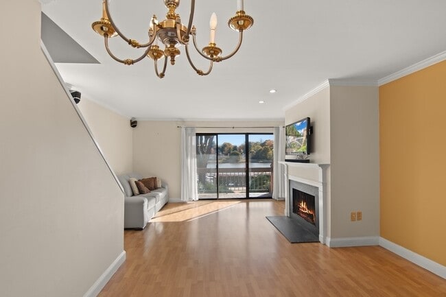 Building Photo - 7 River Rd