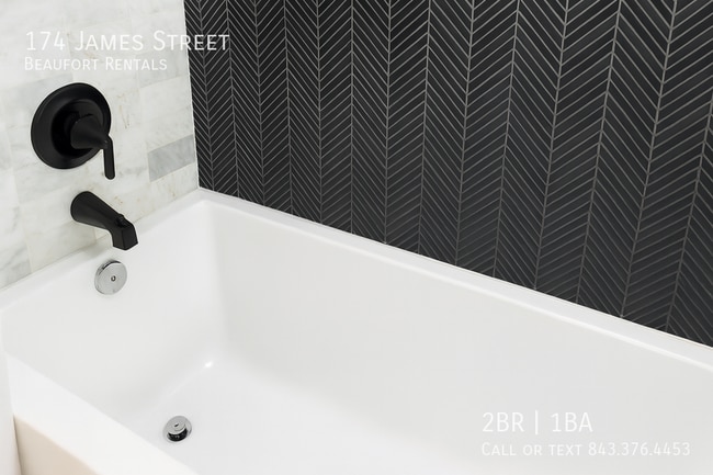 Building Photo - 174 James St