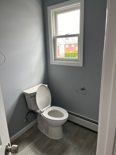 Bathroom - 41 Henry St