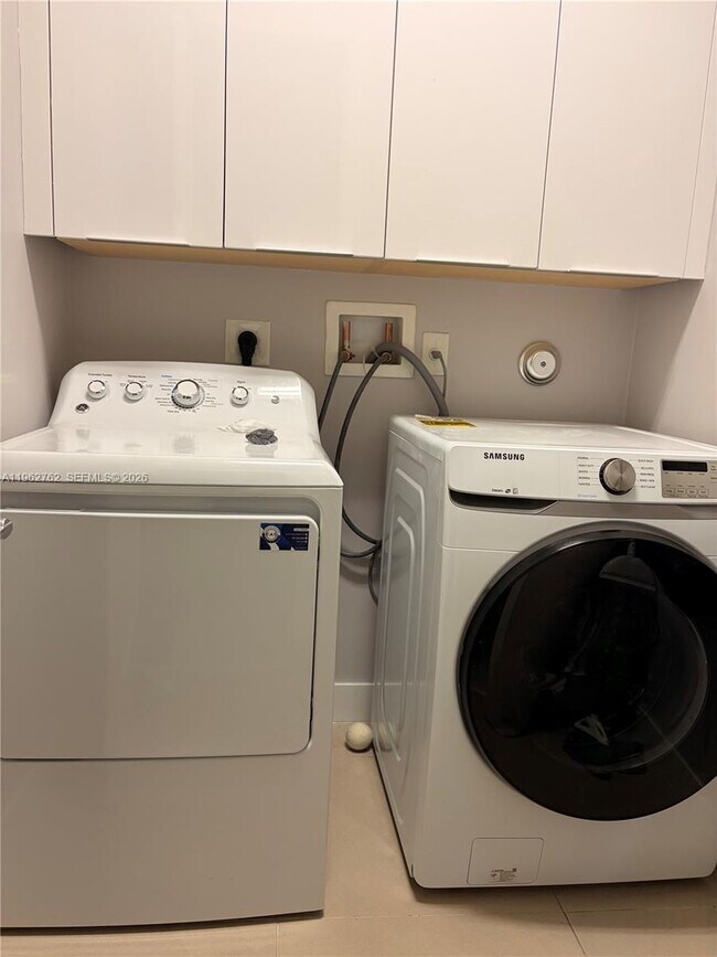 Building Photo - 10416 NW 66th St