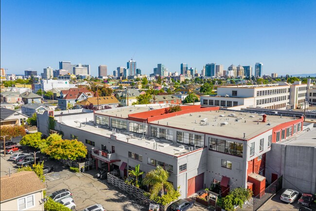 Building Photo - Industrial Chic 3bed/3bath loft style cond...