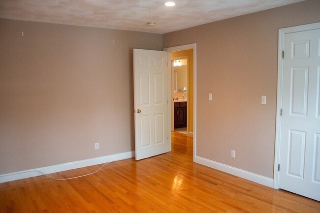 Building Photo - 4 Humphrey St