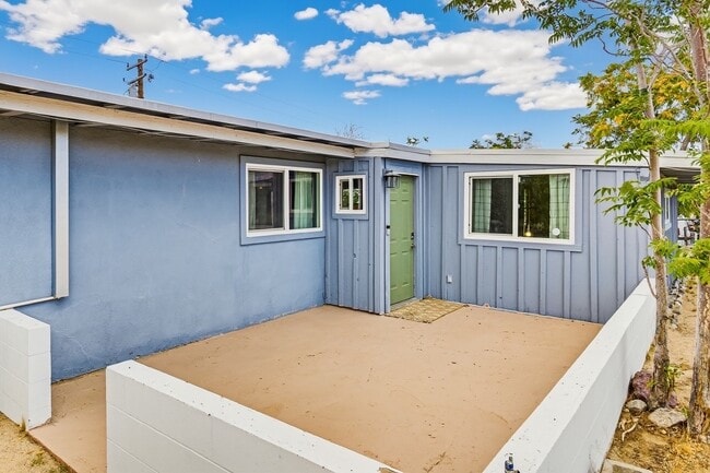 Building Photo - 61638 El Reposo Cir