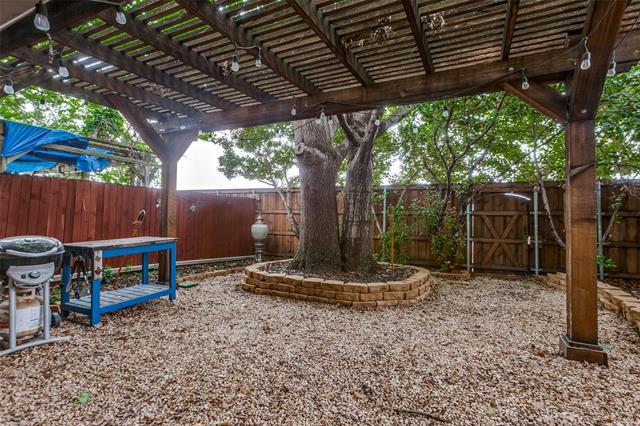 Building Photo - 9625 Highland View Dr