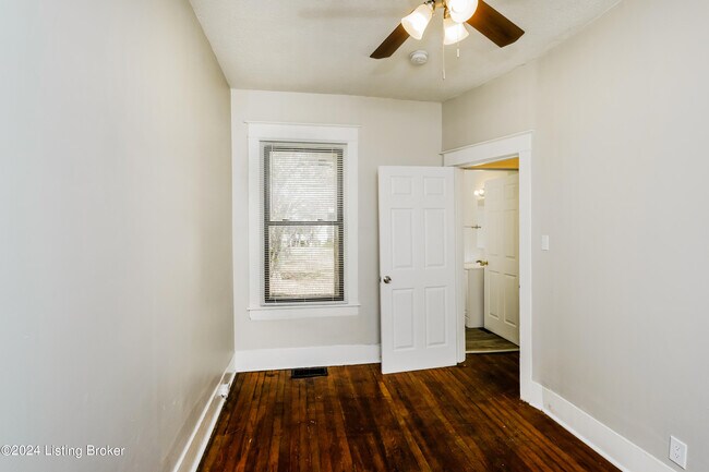 Building Photo - 2133 W Lee St