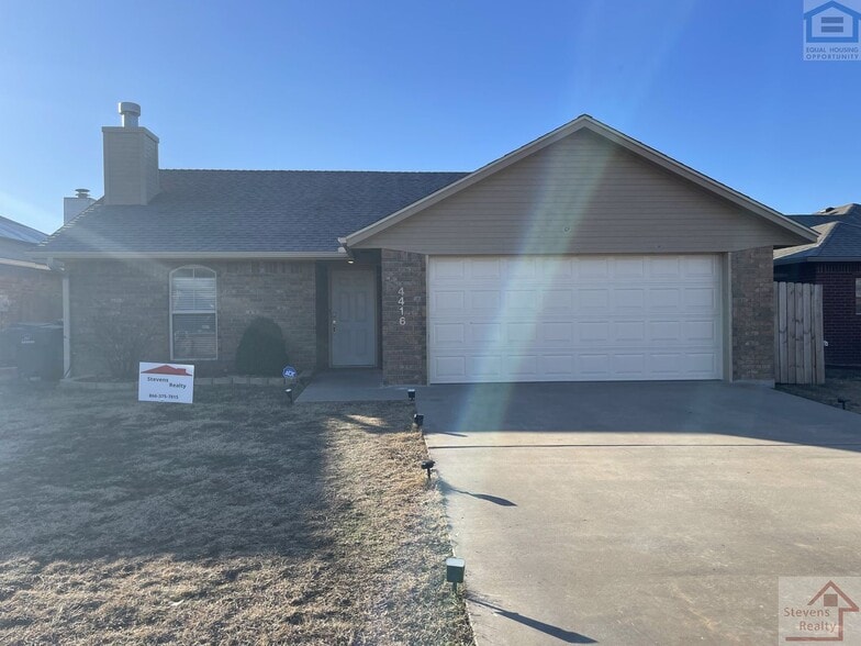 Building Photo - 4416 SW Hickory Ln