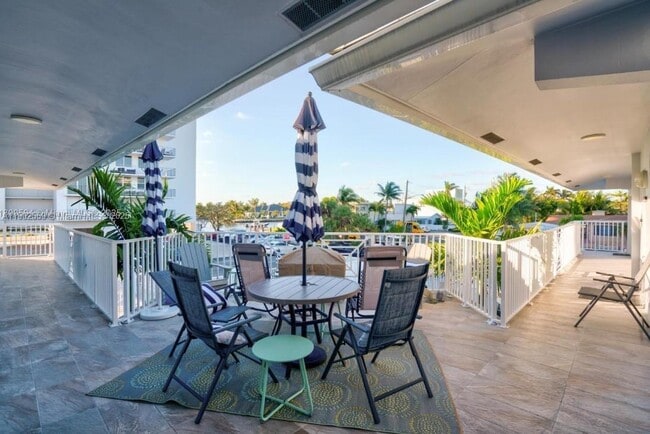 Building Photo - 1650 N Riverside Dr