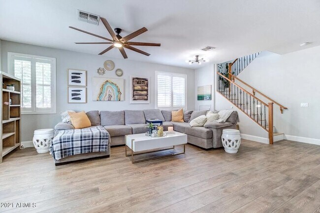 Building Photo - Luxurious 5BR Home in Award-Winning Power ...