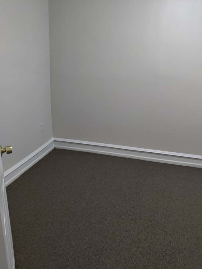 Building Photo - 6133 Elmwood Ave