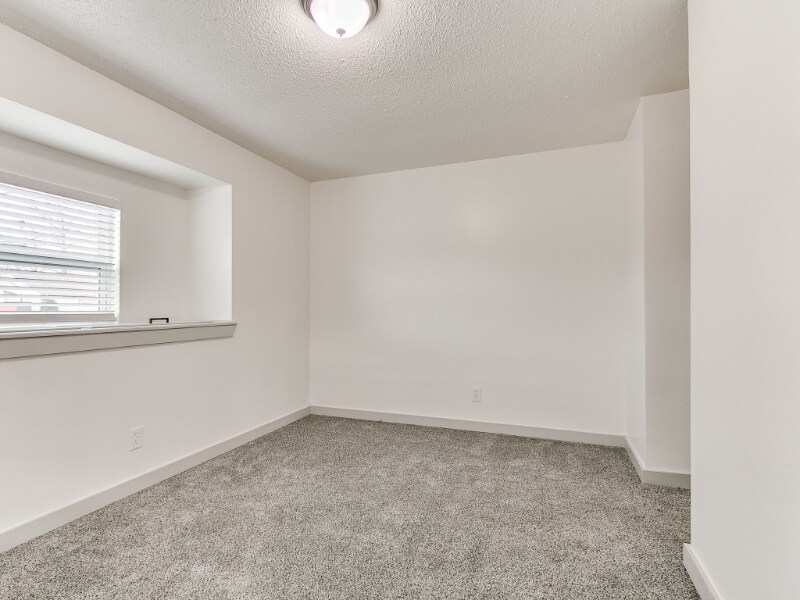 Building Photo - 1112 N Norman Ave