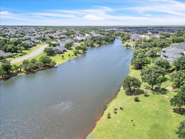 Building Photo - Gorgeous Executive Home - Open Plan - Stor...
