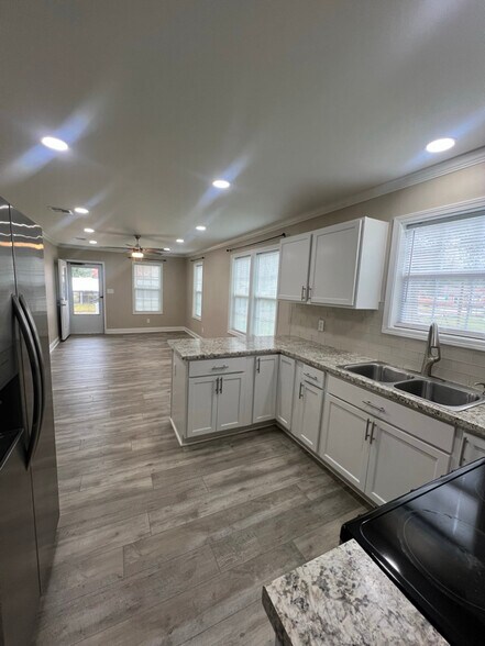 Building Photo - 302 N Bienville St