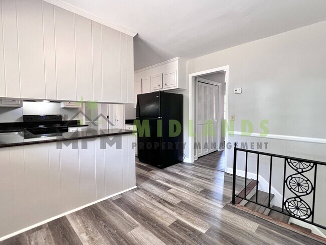Building Photo - 300 Lydgate Dr