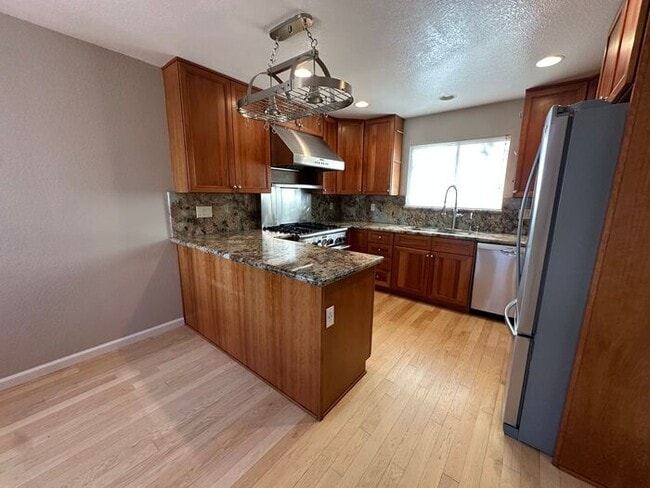 Building Photo - 285 Lemming Dr