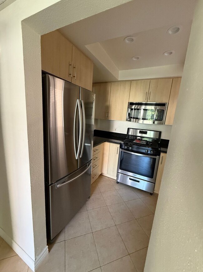 Building Photo - Spacious 2 Bedroom, 2 Bathroom, Canoga Park Condominium for Lease!