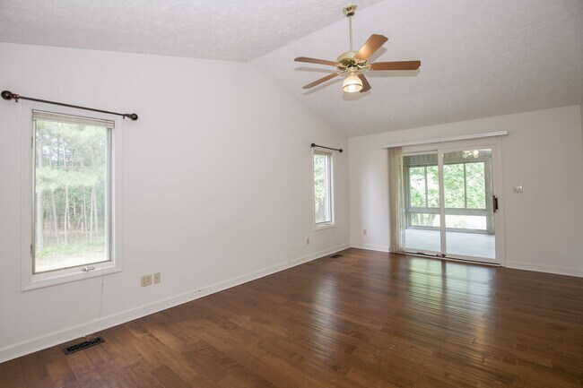 Building Photo - Beautiful 3 bedroom home in Woodlake